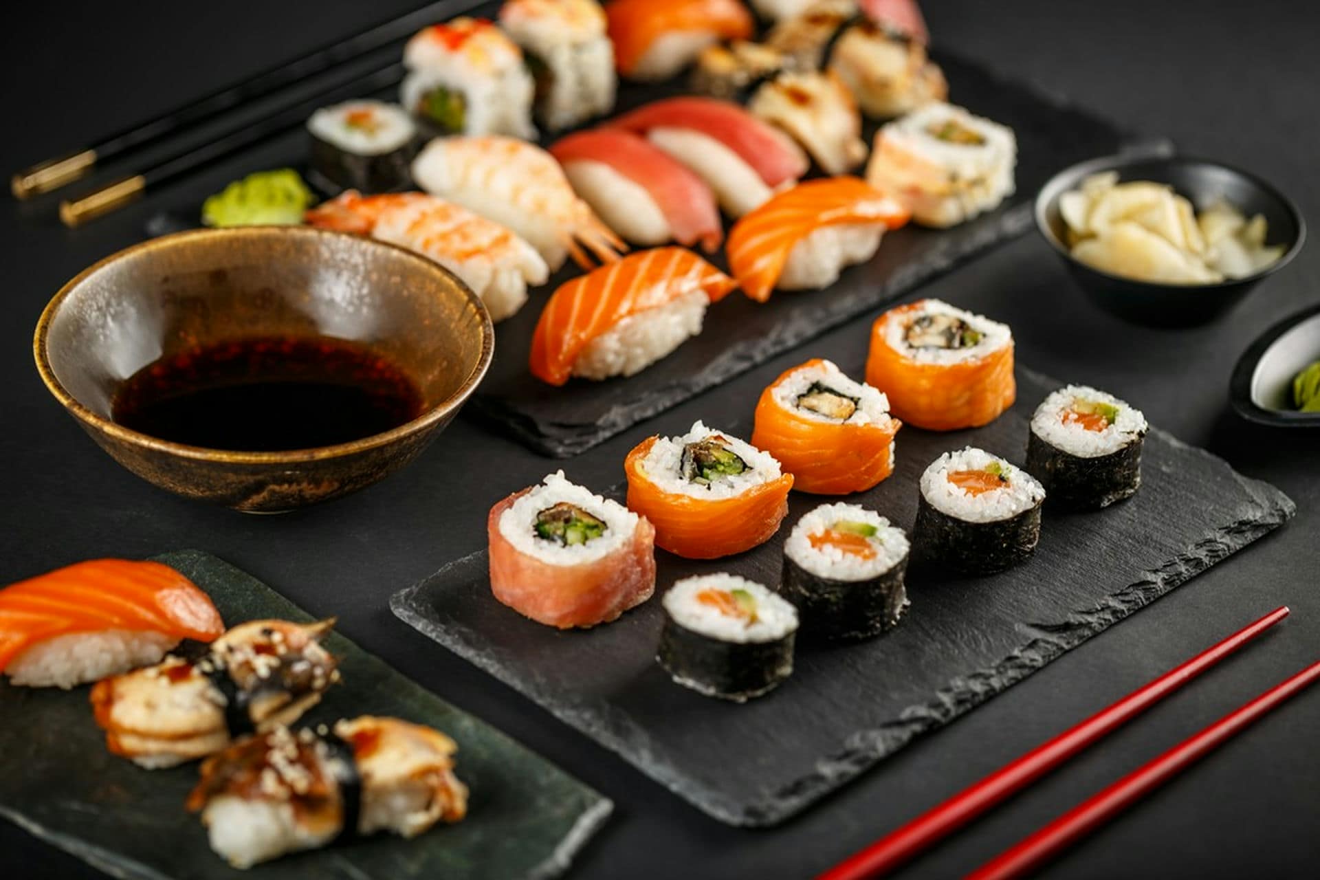 świeży zestaw sushi
